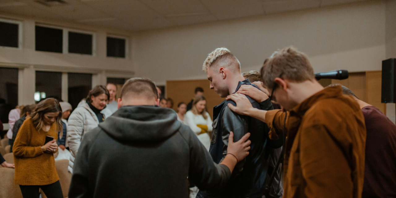 When Worship Gets Cozy: Why Intimate Nights Are Winning Hearts