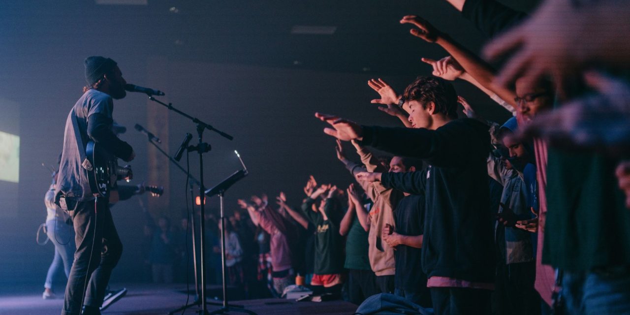 The Worship Song Formula That Encourages Congregational Participation 