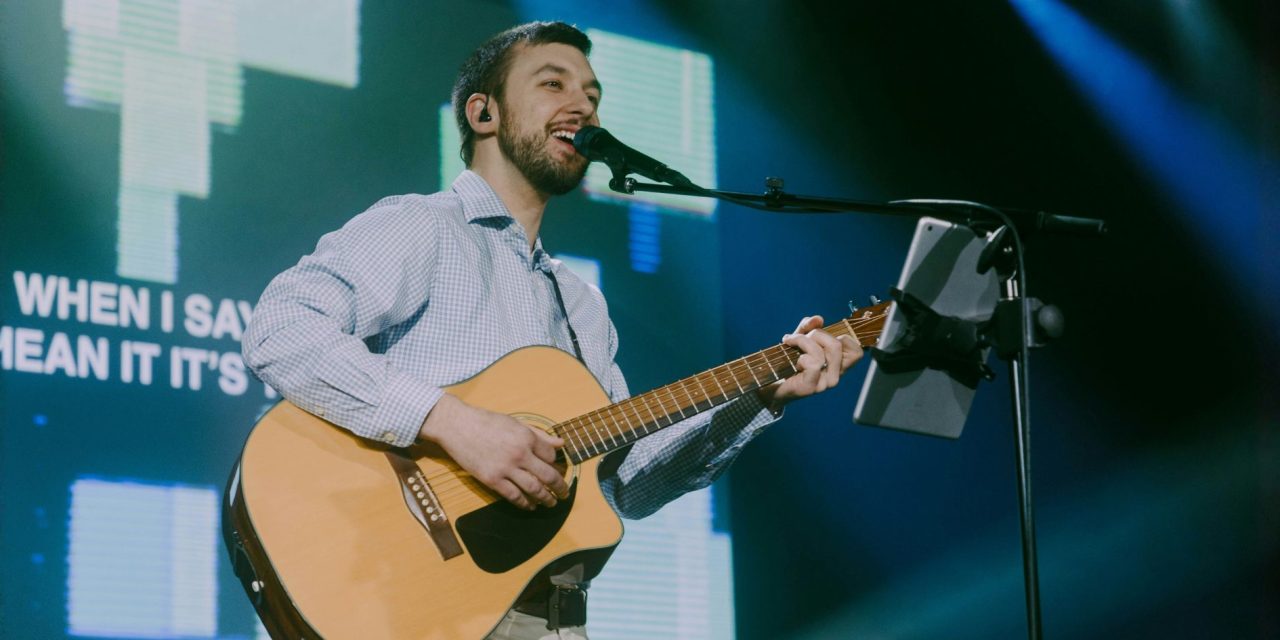 What Happens When Worship Gets Stripped Back? The Psychology of Acoustic Music 