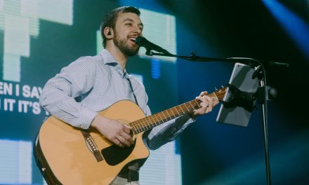 What Happens When Worship Gets Stripped Back? The Psychology of Acoustic Music 